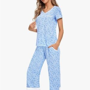NWT Women's Blue Floral half sleeve tops with capri pants Pajama Set size 3XL